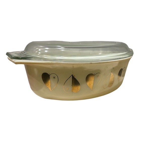 Vintage Pyrex Golden Hearts 2.5 Quart Casserole with Glass Lid Made In USA - Picture 2 of 13